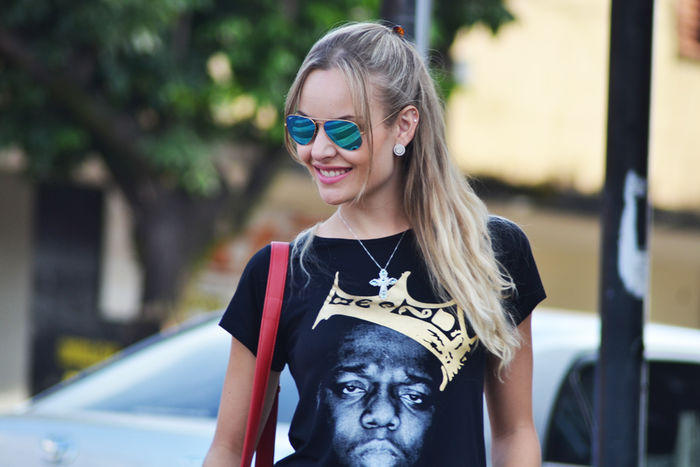 Look do dia: Tee + Destroyed Jeans